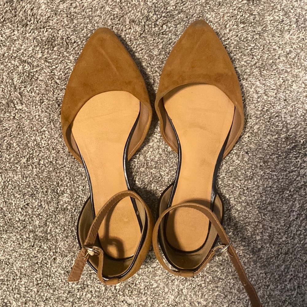 Two tone pointed toe flat